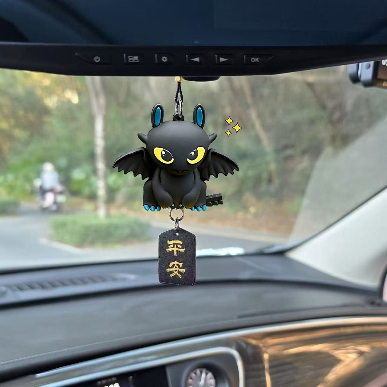 Toothless car hanging doll, cu - đánh giá và giá Car Accessories For Dashboard